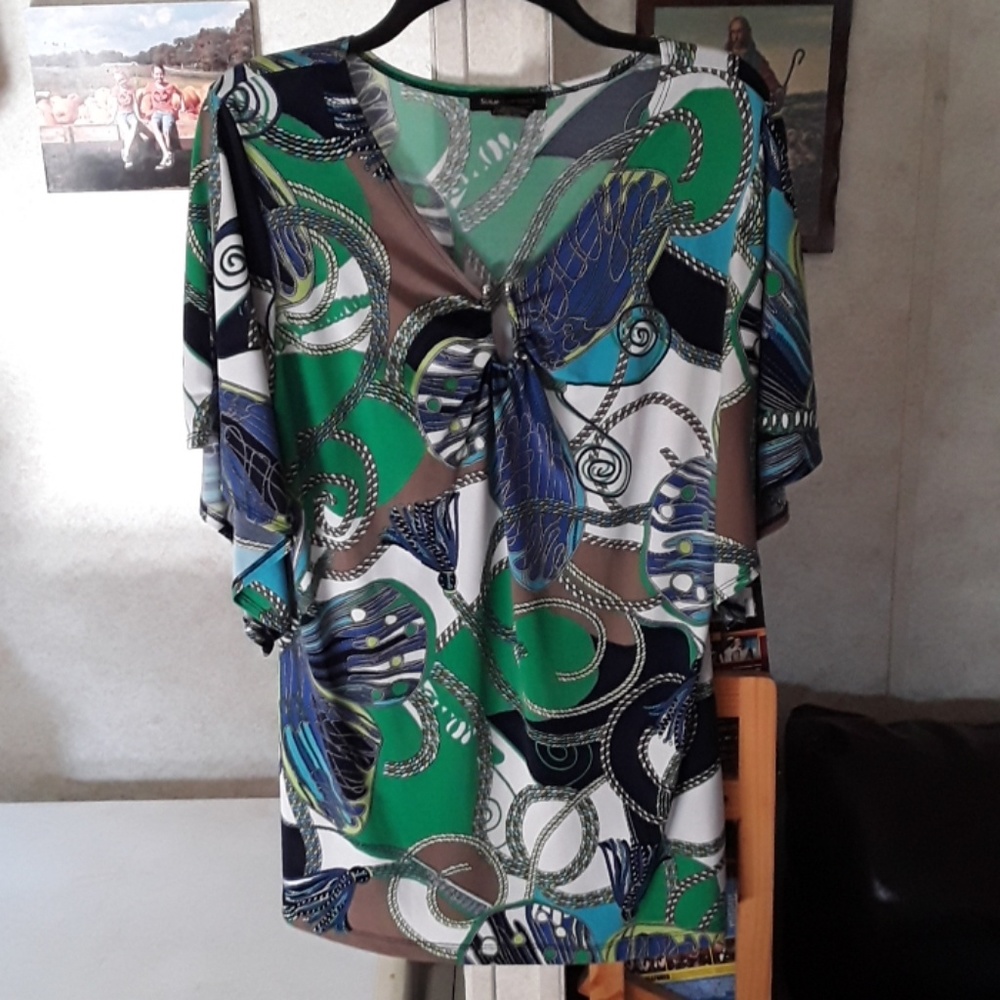 Tunic with trapeze style sleeves